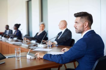 Investigação de vínculos corporativos