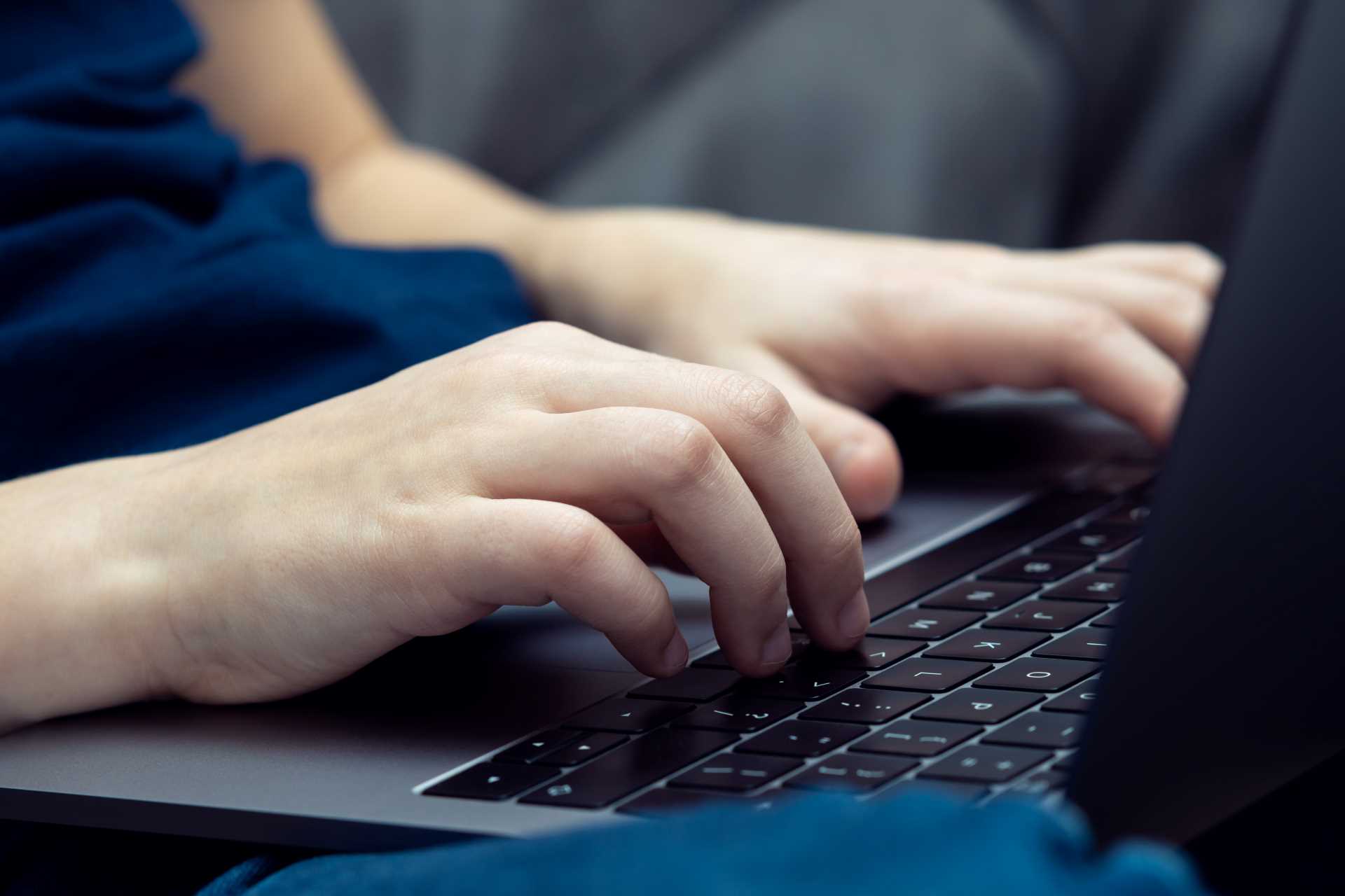 colaborador utilizando data driven em Compliance para tomada de decisões 