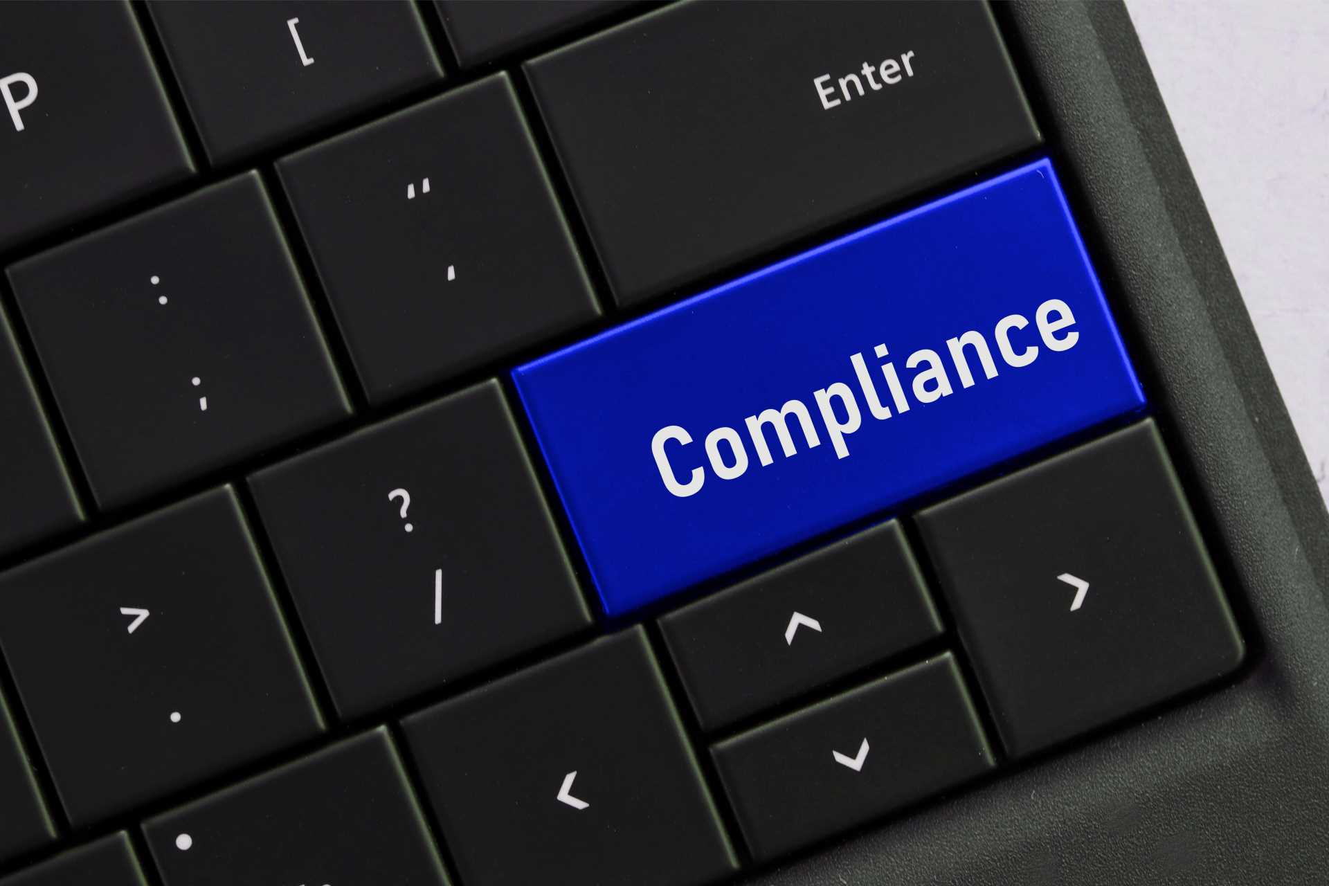 teclado com a palavra compliance escrita em uma das teclas